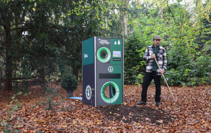 EERSTE STATIEGELDAUTOMAAT VOOR KERSTBOMEN TER WERELD: BETERBOOMPJE STRIJDT TEGEN KERSTBOOMVERSPILLING