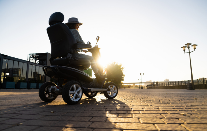 Service voor scootmobielgebruikers: ondersteuning, onderhoud en mobiele hulp